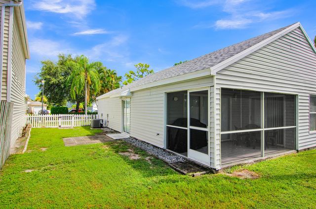 4692 LAKESIDE Circle, West Palm Beach, FL 33417