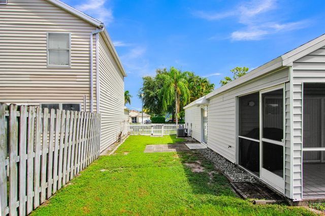 4692 LAKESIDE Circle, West Palm Beach, FL 33417