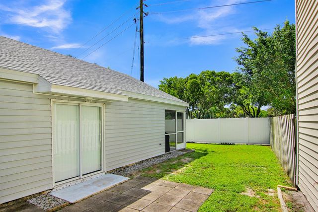4692 LAKESIDE Circle, West Palm Beach, FL 33417