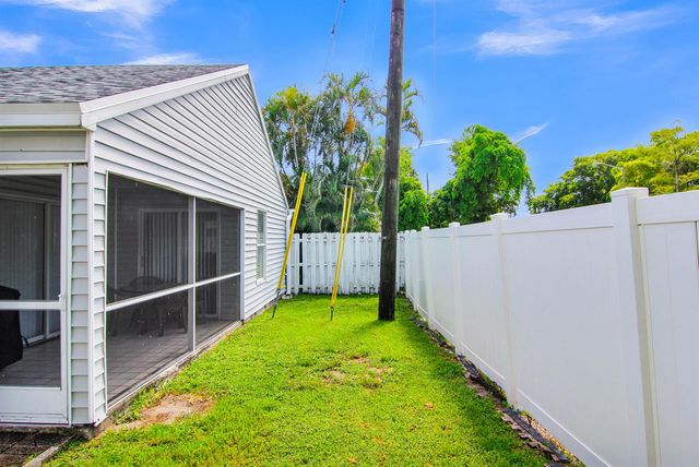 4692 LAKESIDE Circle, West Palm Beach, FL 33417