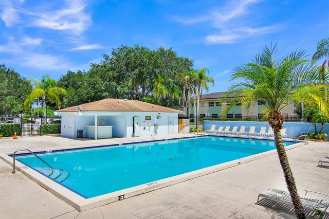 4692 LAKESIDE Circle, West Palm Beach, FL 33417