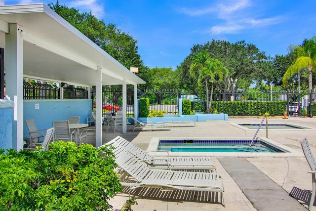 4692 LAKESIDE Circle, West Palm Beach, FL 33417