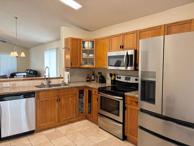 4692 LAKESIDE Circle, West Palm Beach, FL 33417