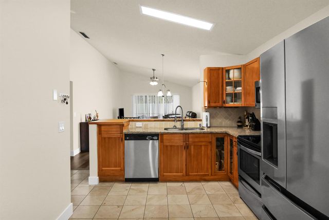 4692 LAKESIDE Circle, West Palm Beach, FL 33417