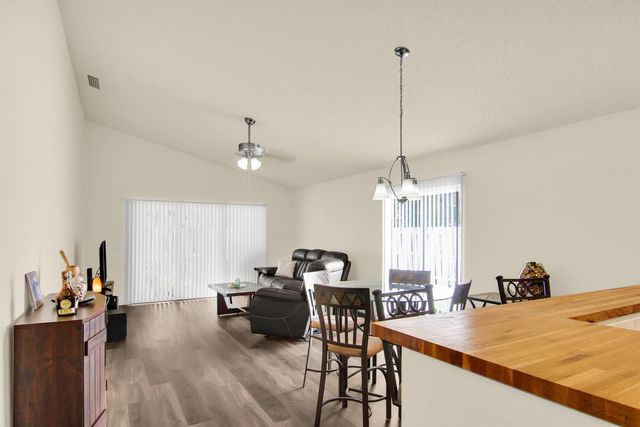 4692 LAKESIDE Circle, West Palm Beach, FL 33417