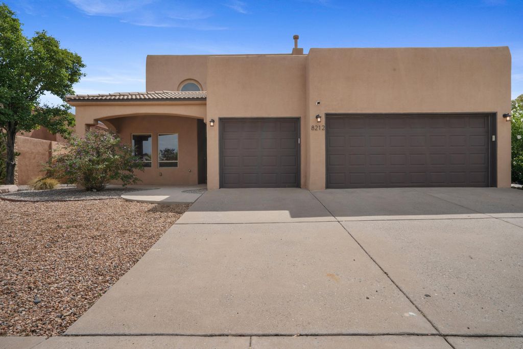 8212 GRAPE VIEW Court NE, Albuquerque, NM 87122
