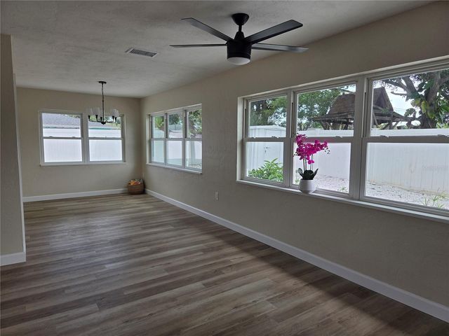 3066 66TH WAY N, St Petersburg, FL 33710