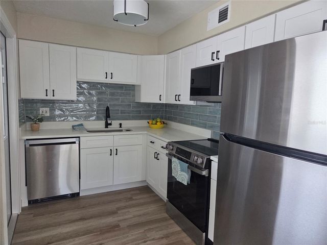3066 66TH WAY N, St Petersburg, FL 33710