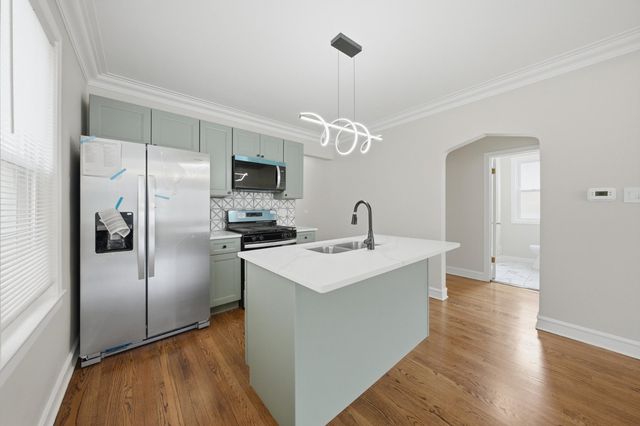 8004 S Richmond Street, Chicago, IL 60652