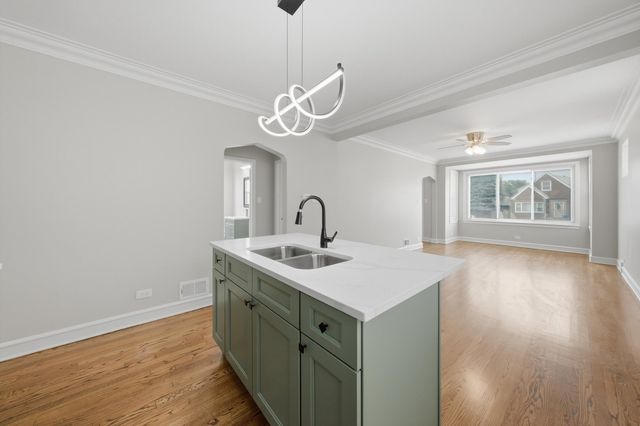 8004 S Richmond Street, Chicago, IL 60652