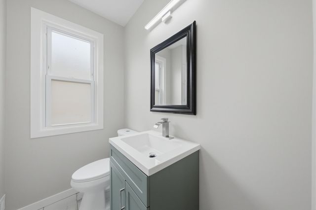 8004 S Richmond Street, Chicago, IL 60652