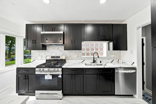 117 Morris Avenue, Bellwood, IL 60104