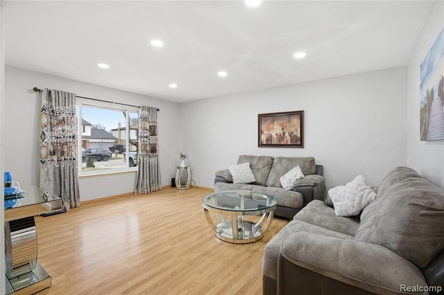 3088 Gloucester Drive, Sterling Heights, MI 48310