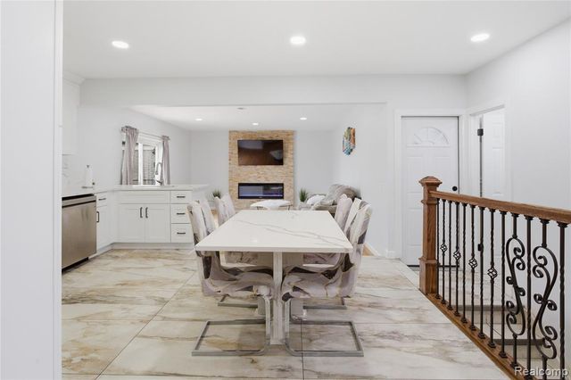 3088 Gloucester Drive, Sterling Heights, MI 48310