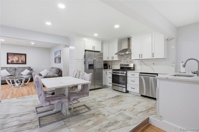 3088 Gloucester Drive, Sterling Heights, MI 48310