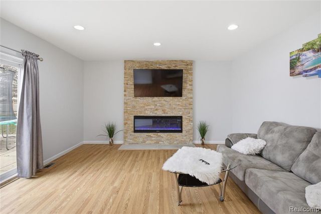 3088 Gloucester Drive, Sterling Heights, MI 48310