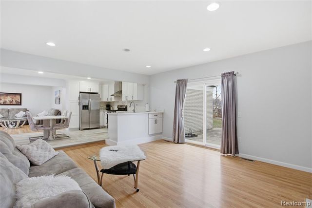 3088 Gloucester Drive, Sterling Heights, MI 48310