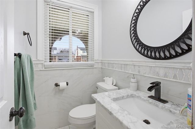 3088 Gloucester Drive, Sterling Heights, MI 48310