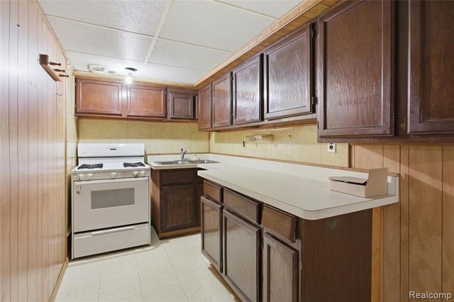 3088 Gloucester Drive, Sterling Heights, MI 48310