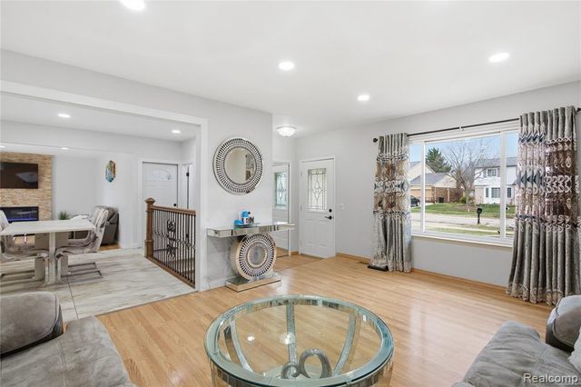 3088 Gloucester Drive, Sterling Heights, MI 48310