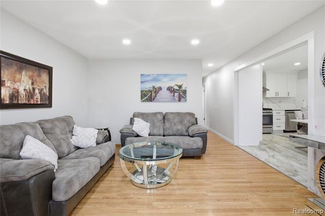 3088 Gloucester Drive, Sterling Heights, MI 48310