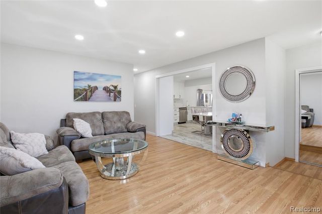 3088 Gloucester Drive, Sterling Heights, MI 48310