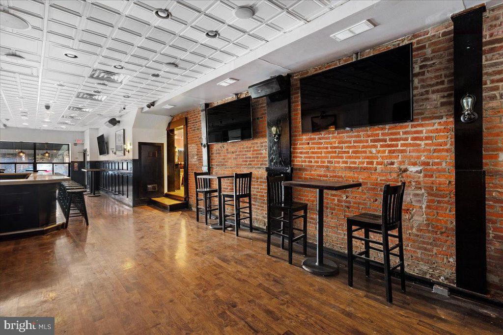 39-41 S 19TH ST, PHILADELPHIA, PA 19103 — exterior