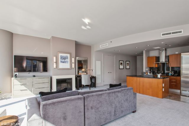 401 N Wabash Avenue 2432, Chicago, IL 60611