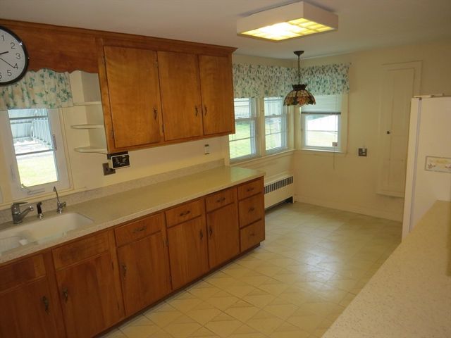 8 School Street, Southborough, MA 01772