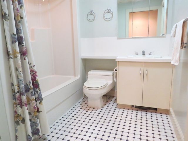 8 School Street, Southborough, MA 01772