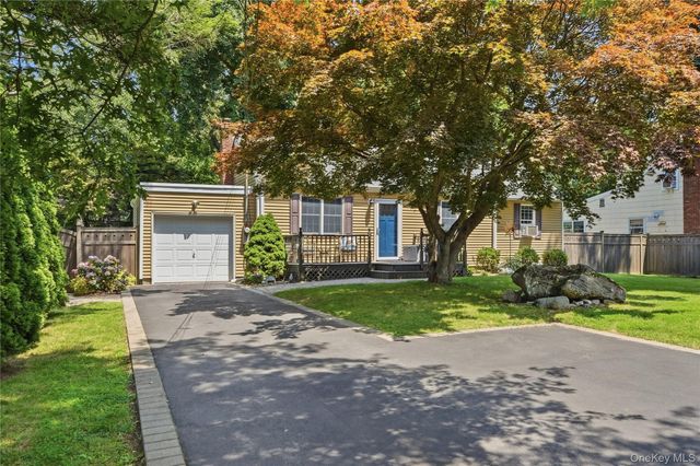 10 Valleywood Drive, Huntington Station, NY 11746