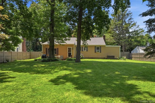10 Valleywood Drive, Huntington Station, NY 11746