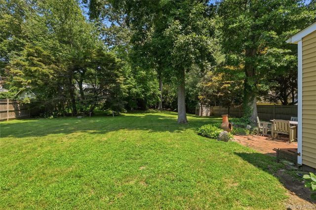 10 Valleywood Drive, Huntington Station, NY 11746