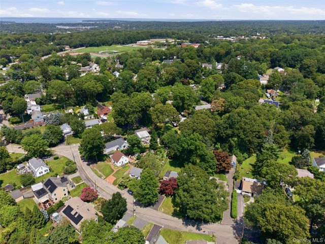 10 Valleywood Drive, Huntington Station, NY 11746