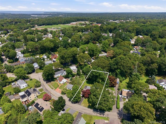 10 Valleywood Drive, Huntington Station, NY 11746