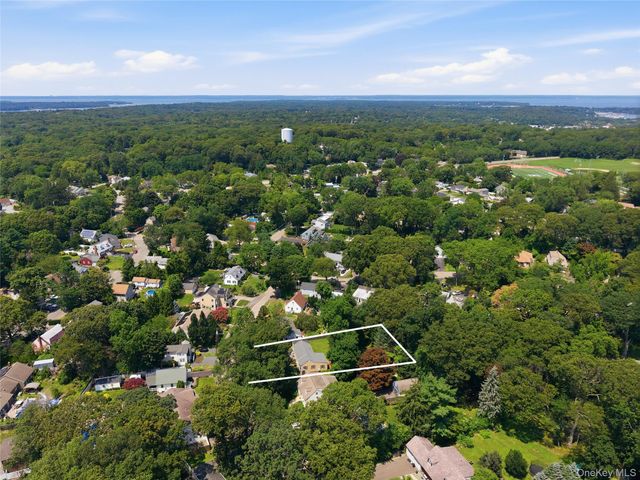 10 Valleywood Drive, Huntington Station, NY 11746