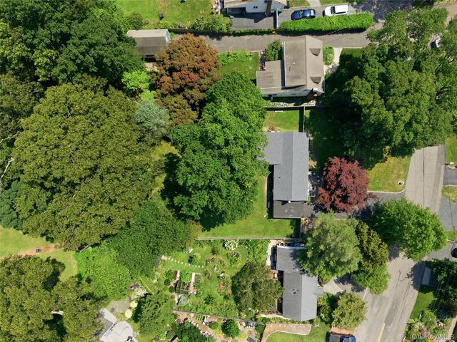 10 Valleywood Drive, Huntington Station, NY 11746