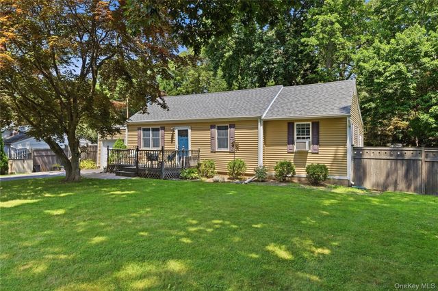 10 Valleywood Drive, Huntington Station, NY 11746