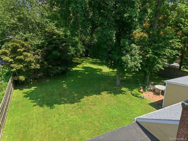 10 Valleywood Drive, Huntington Station, NY 11746