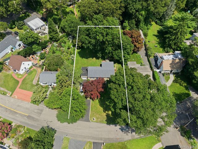 10 Valleywood Drive, Huntington Station, NY 11746