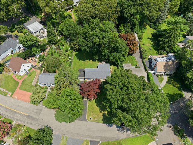 10 Valleywood Drive, Huntington Station, NY 11746