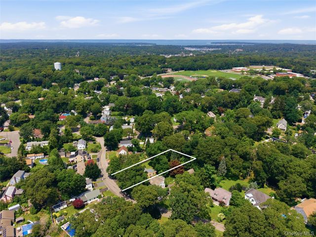 10 Valleywood Drive, Huntington Station, NY 11746