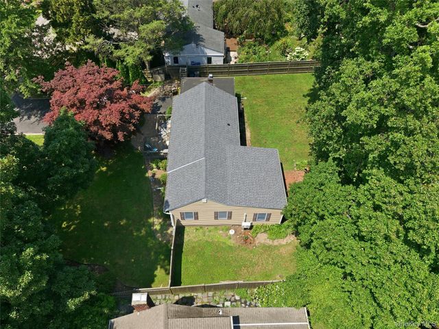 10 Valleywood Drive, Huntington Station, NY 11746