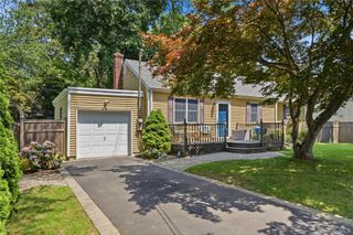 10 Valleywood Drive, Huntington Station, NY 11746