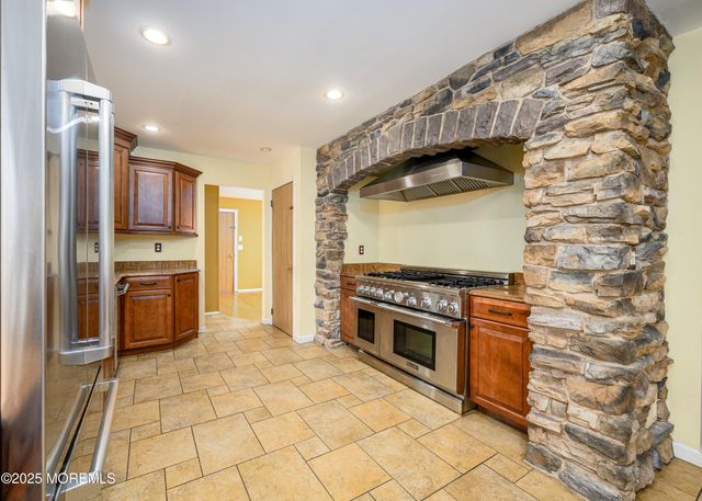 2 Knolls Drive, Jackson, NJ 08527