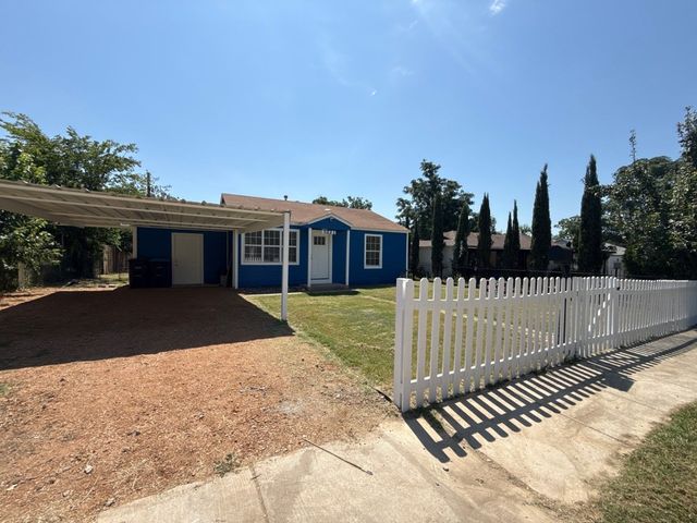 3221 Schieffer Avenue, Fort Worth, TX 76110