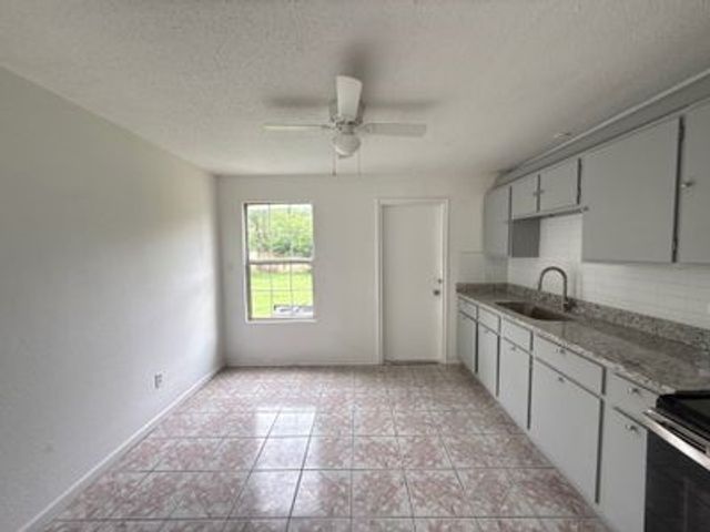 3221 Schieffer Avenue, Fort Worth, TX 76110