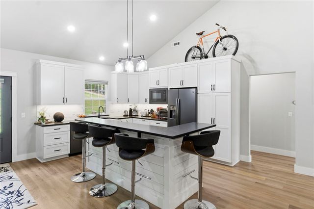 10 Burghley Lane, Bella Vista, AR 72714