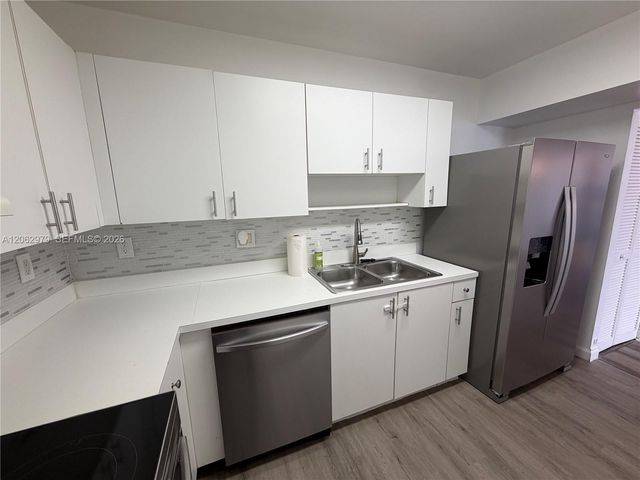 8261 NW 8th St 434, Miami, FL 33126