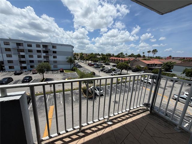 8261 NW 8th St 434, Miami, FL 33126